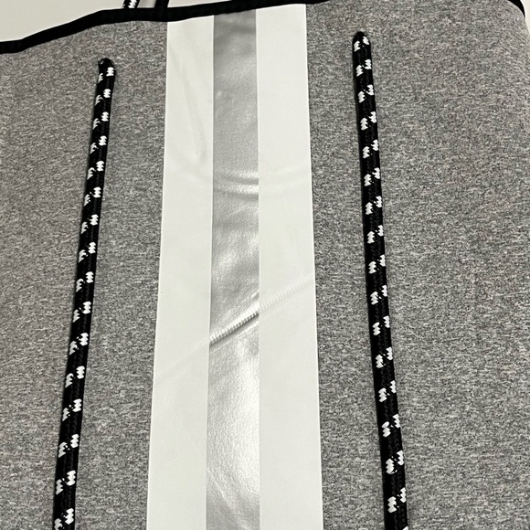 Nevenka Neoprene Tote Bag with Small Zipper Bag for Women Beach Traveling-5 - Picture 7 of 9